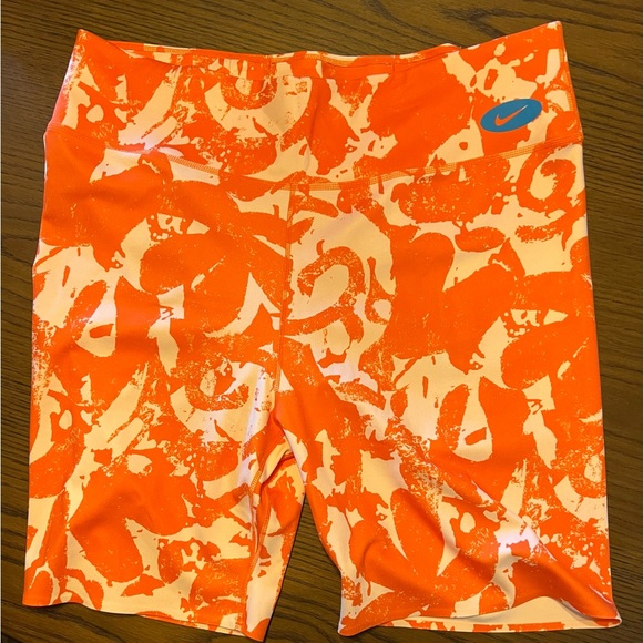 NWT Nike Women's One Luxe Icon Clash Mid-Rise Training Bike Shorts XL - Picture 3 of 3